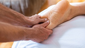 Maseur certificat pentru reflexologia picioarelor