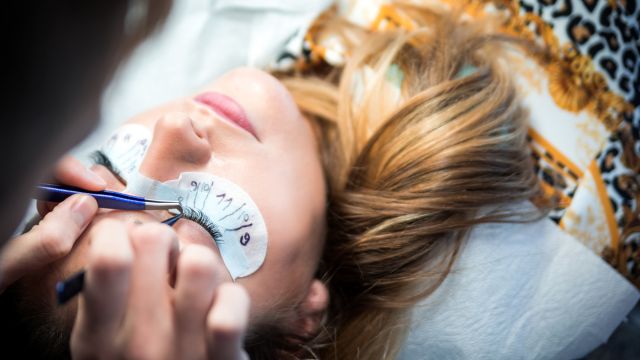 Lash Lifting Formazione di base - inserimento delle ciglia