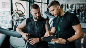 Profesionist certificat în sănătate, fitness și antrenor personal