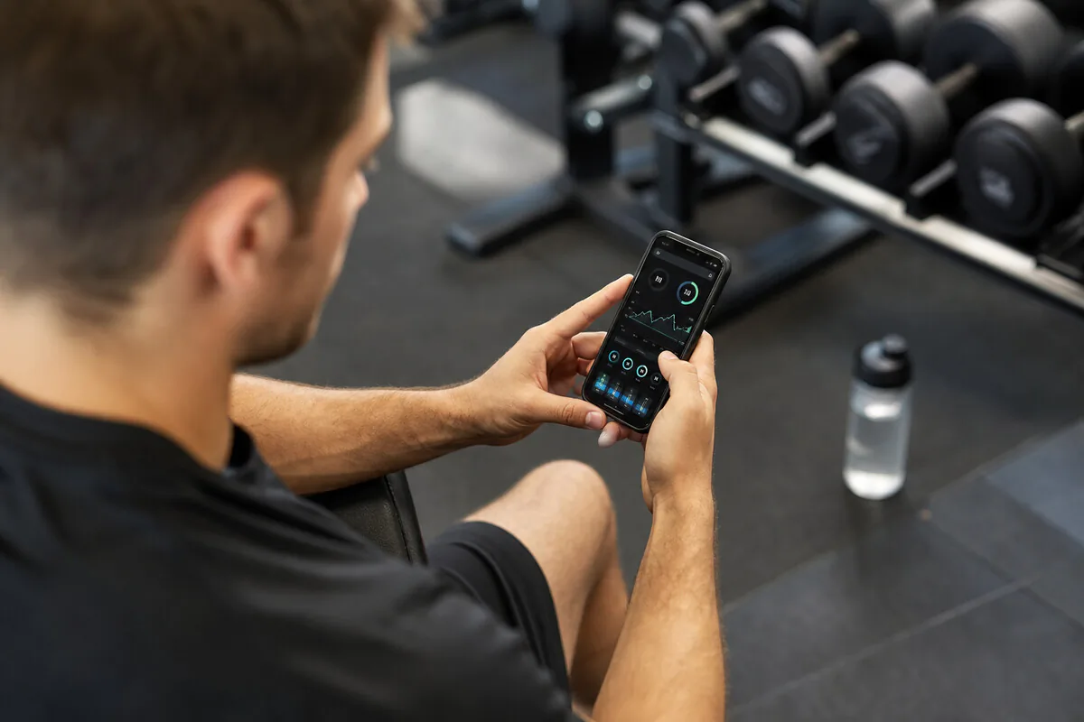 Trainingsplan in der Fitness-App – Workout zwischen Sätzen tracken
